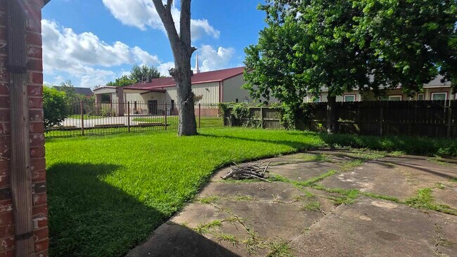 Photo - 4532 Briscoe St