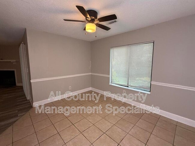 Photo - 1002 Creekside Wy