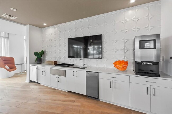 Building Photo - 1777 Peachtree St NE Unit 417 Rental