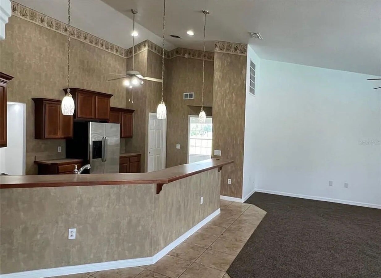 Photo - Comfortable Living in a Peaceful Setting