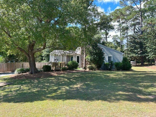 Building Photo - A rare gem in a phenomenal location! Rental
