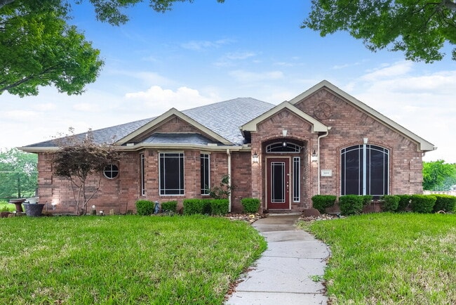 Building Photo - 900 Diann Cir