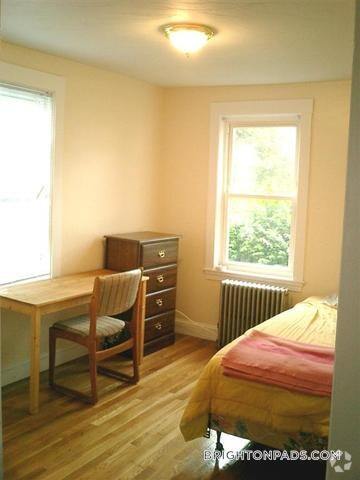 Building Photo - 36 Shepard St Rental