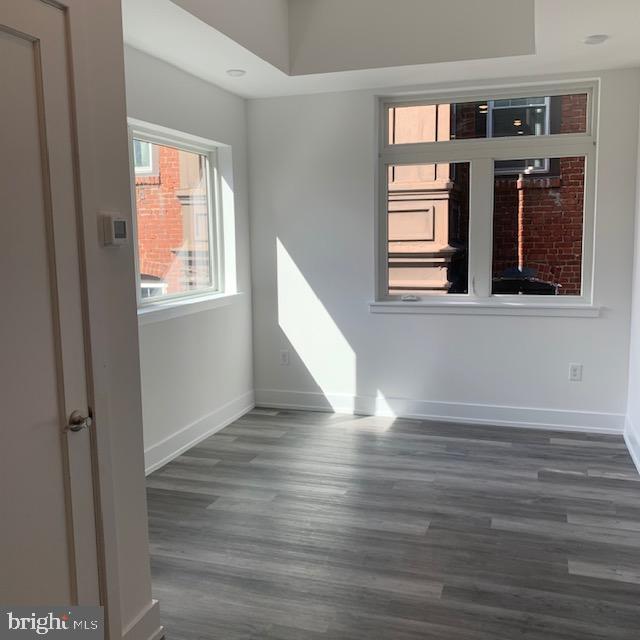 Building Photo - 6164 Ridge Ave Unit 203