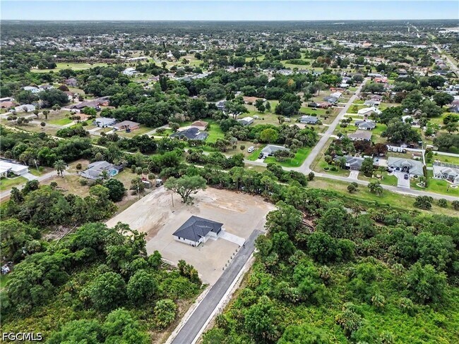 Photo - 402 Thompson Ave