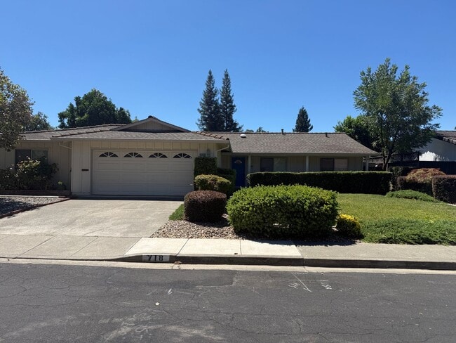 Photo - 718 Linwood St