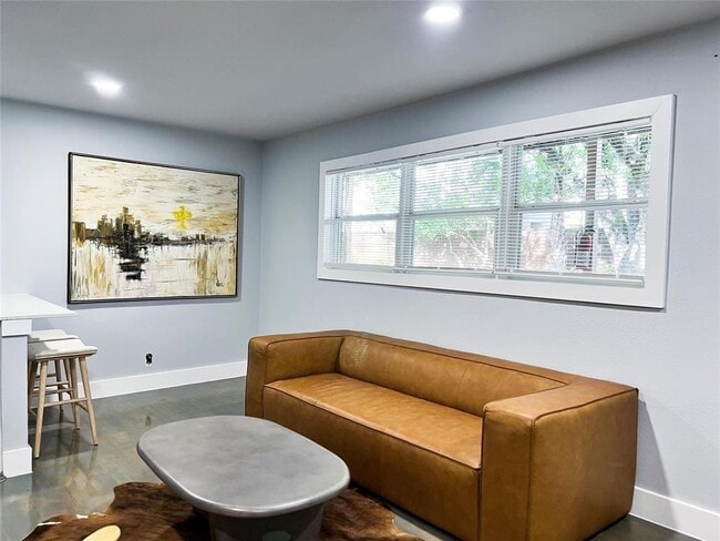 Building Photo - 1405 Hyde Park Blvd Unit 8 Rental