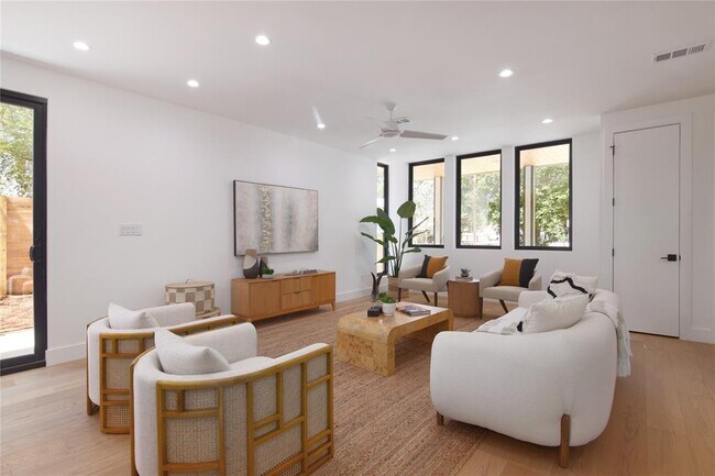 Photo - 2401 Willow St