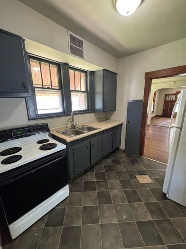 Photo - 4205 Hoagland Ave