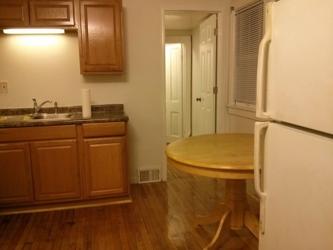 Kitchen - 1131 E Kane Pl Unit 1