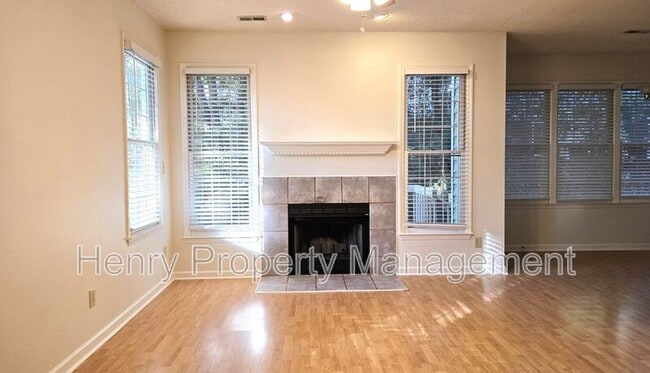 Photo - 214 Riverwalk Cir