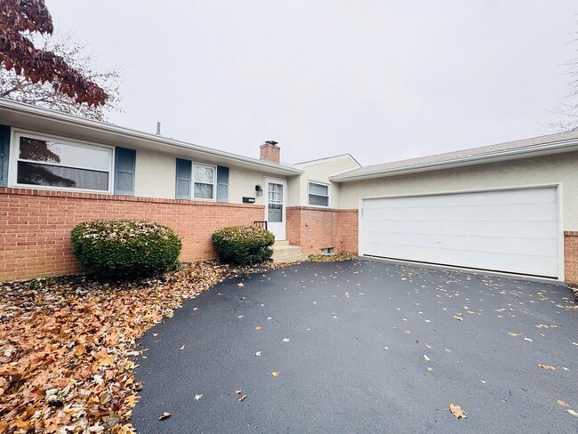 Photo - 1016 Lambeth Dr