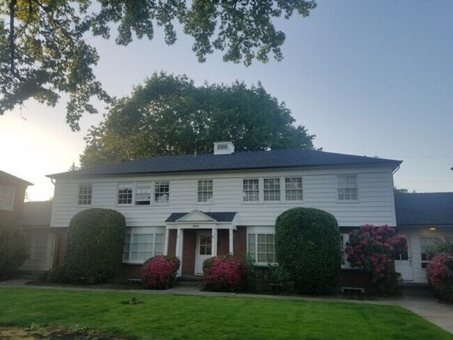 Broadmoor Manor
