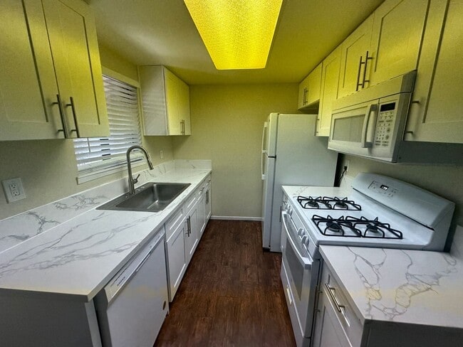 Photo - 624 W Graaf Ave Unit B