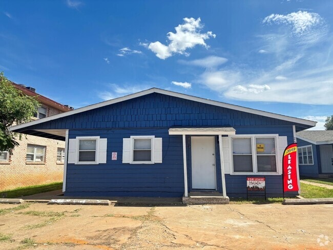 Building Photo - 2409 45th St Rental