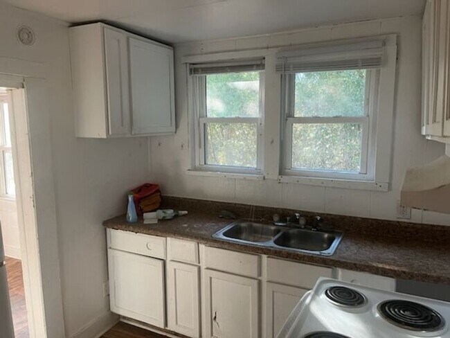 Photo - 3bedrooms 1 Bath Single Family Home Available