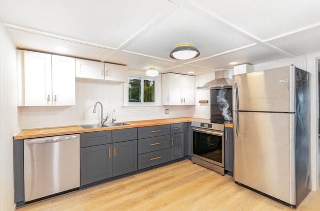 Building Photo - 1405 S Park St