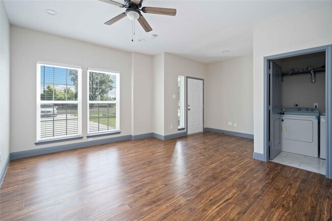 Building Photo - 4506 Mayflower St Rental