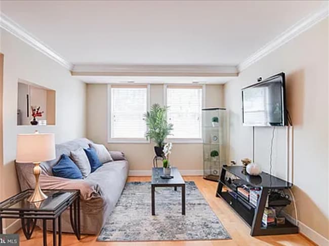 Photo - Amazing 2 bedroom/ 1 Bathroom unit with plenty natural light Unit 303