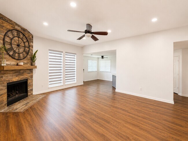 Photo - 6411 Spring Creek St