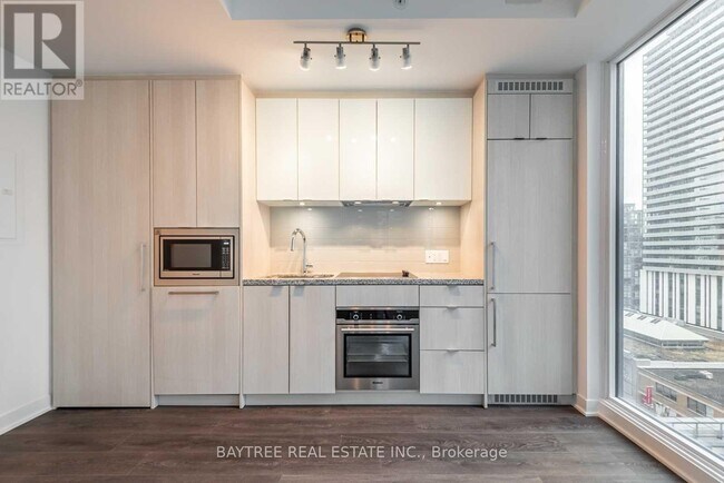 Photo - 115 Blue Jays Way Unité 1111