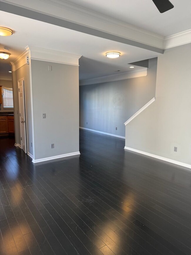 Building Photo - Close to Percy Priest Lake