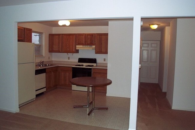 Madisyn Manor Apartments - Madisyn Manor Apartments