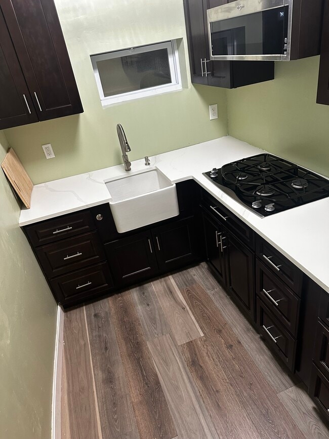 Building Photo - 511 William St Unit 2