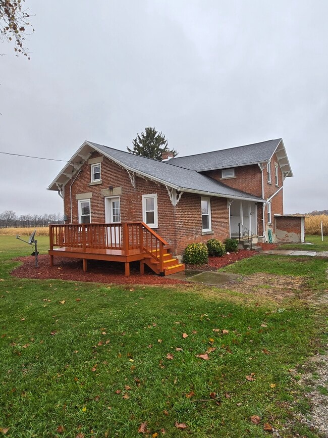 Building Photo - 900 Thomas Rd