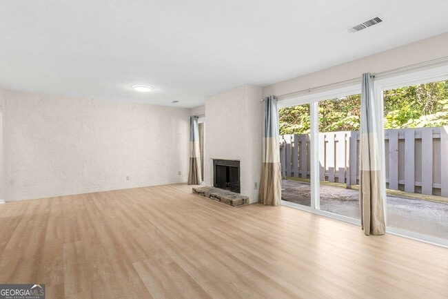 Building Photo - 510 E Ponce de Leon Ave Unit J