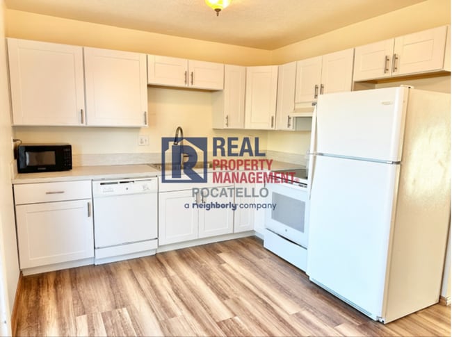 Photo - Updated 3 Bedroom 2 bath Townhome