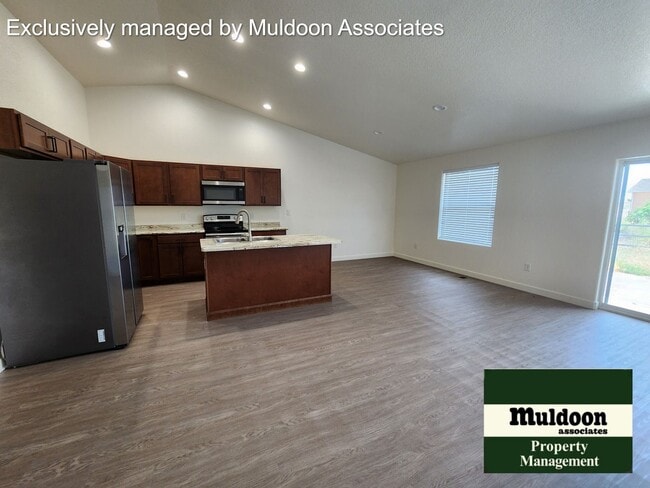 Photo - 3 bed 2 bath duplex unit available now!