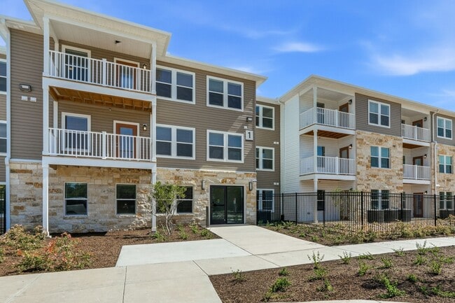 Photo - Cedar Bluff Apartments