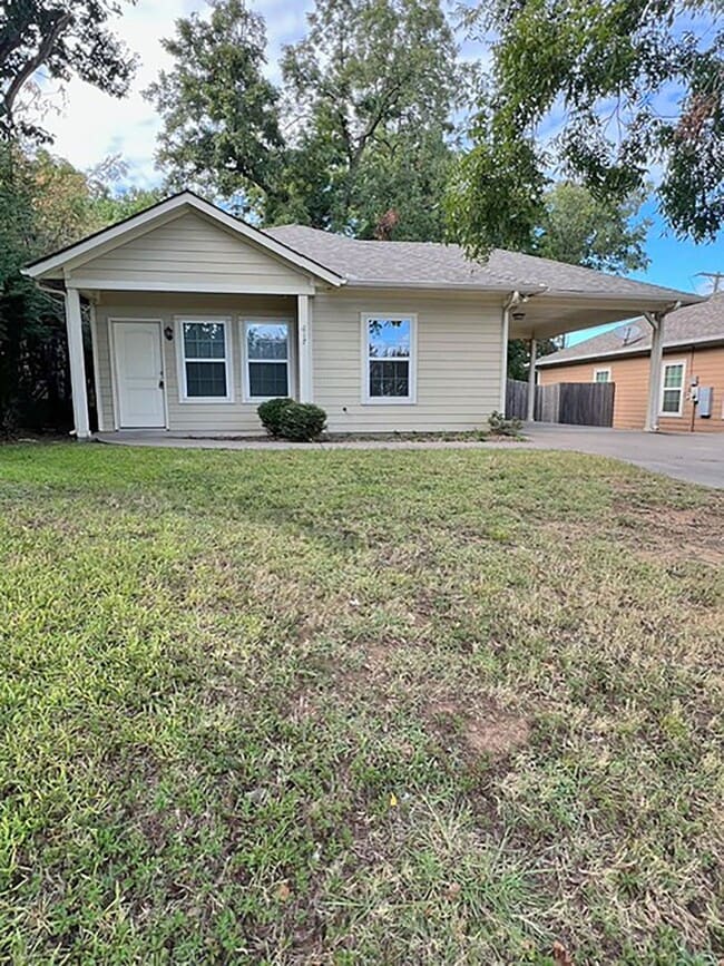 Building Photo - Nice 3 Bdrm 2 Bath Home in Sherman Texas