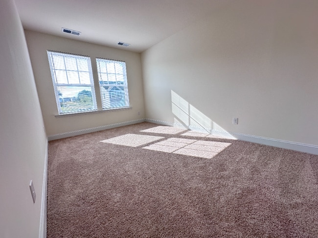 Photo - 107 Hyacinth Ln