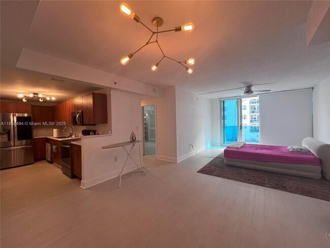 Building Photo - 7501 E Treasure Dr Unit 2C