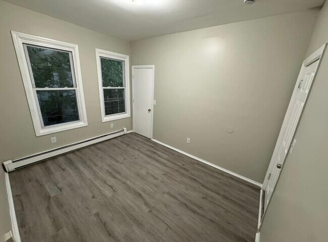 Photo - 666 Grove St