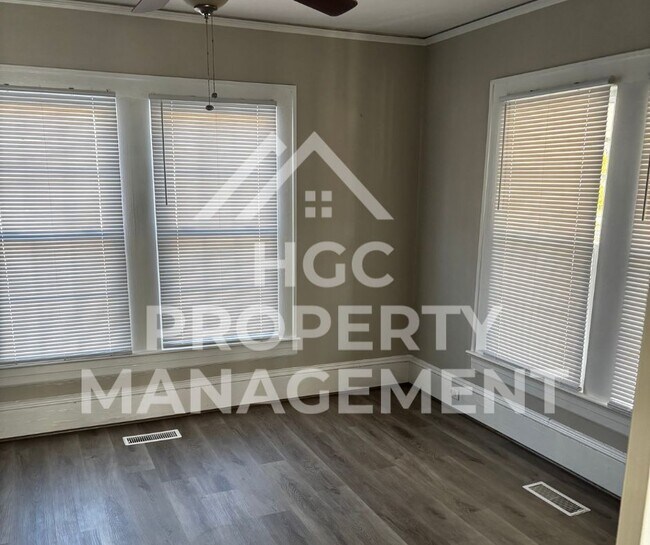 Photo - 216 N 5th Ave