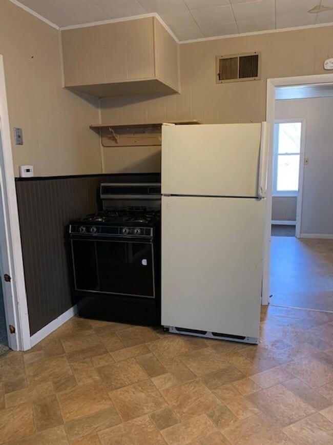 Photo - 805 W 3rd St