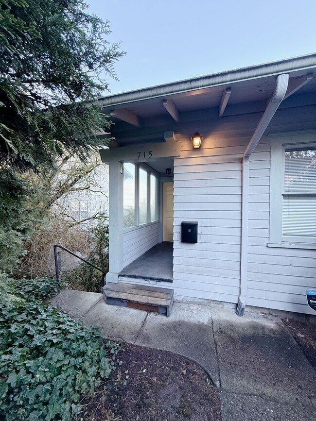 Photo - 2 & 4 Bedroom Apartments with Classic Charm & Bay View Unidad #B