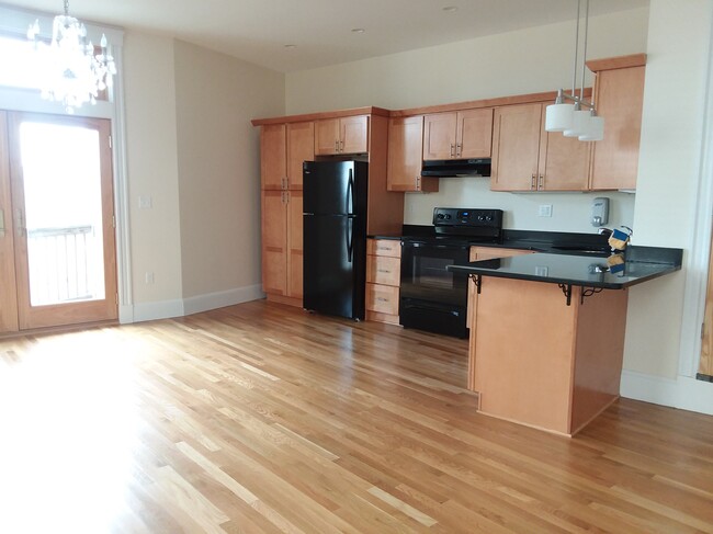 Photo - 144 Calumet St Townhome