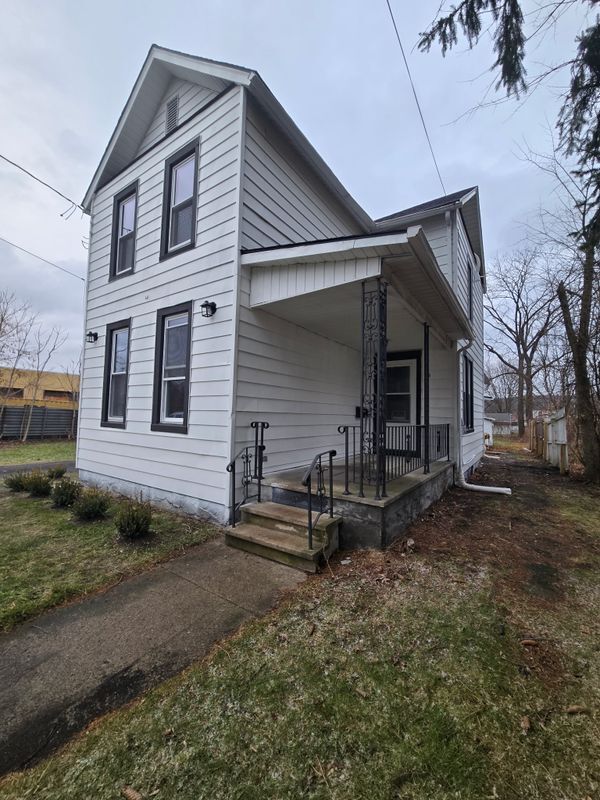 Photo - 715 Junction St