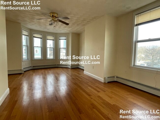 Photo - 1094 Cambridge St