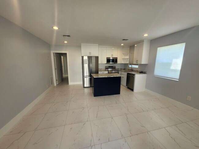 511 NW 60th Way Unit East Apartment