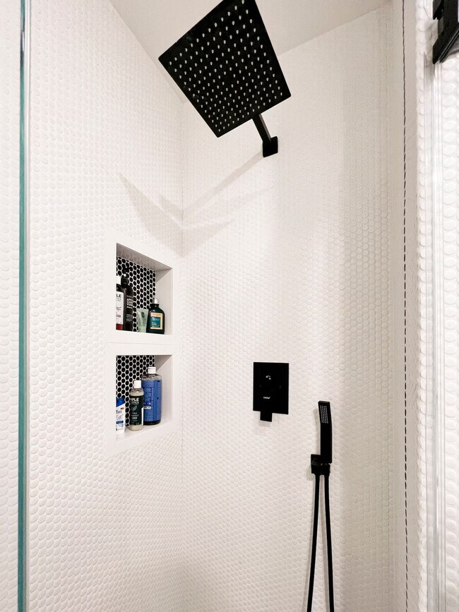 Photo - 898 Veronica Springs Rd Unidad ID1353165P