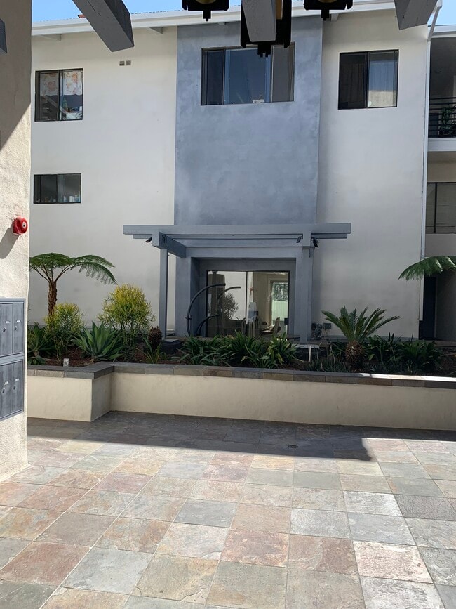 Patio del vestíbulo - 1909 Pelham Ave Unidad 104