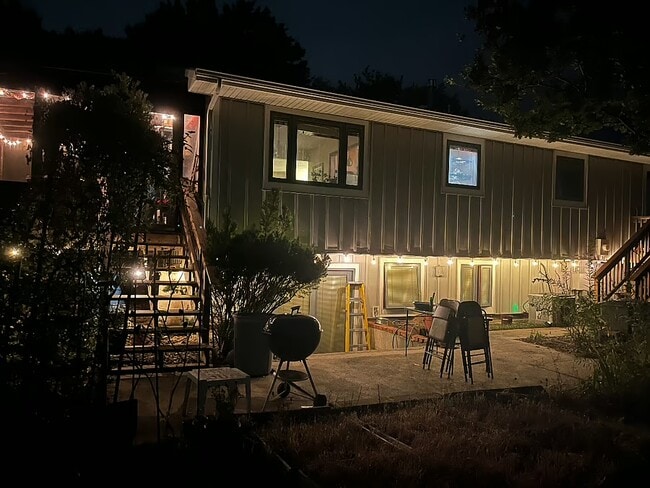 Building Photo - 200 Arrowhead Dr