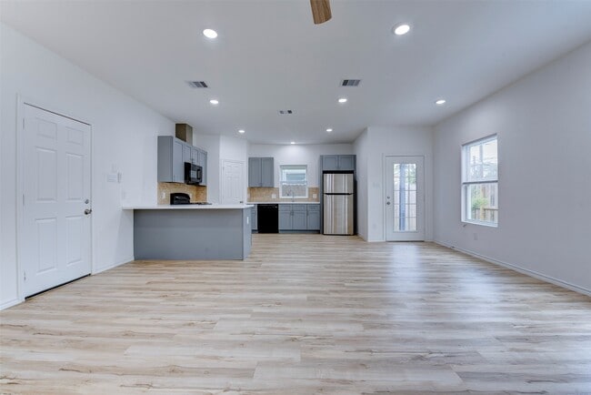 Photo - 8203 Woodlyn Rd