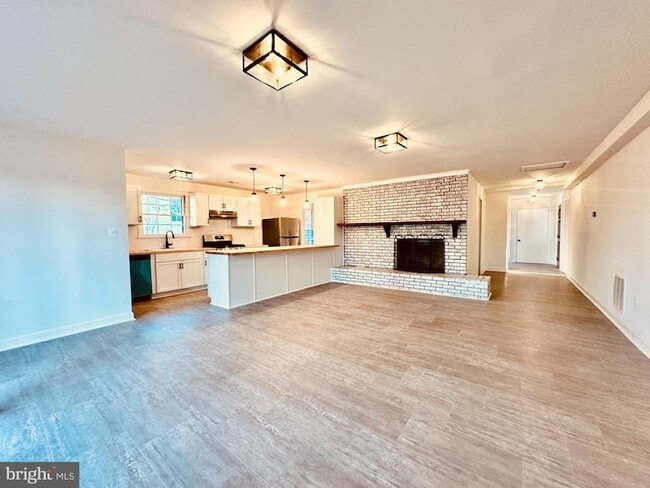 Photo - 16 W Marshall St