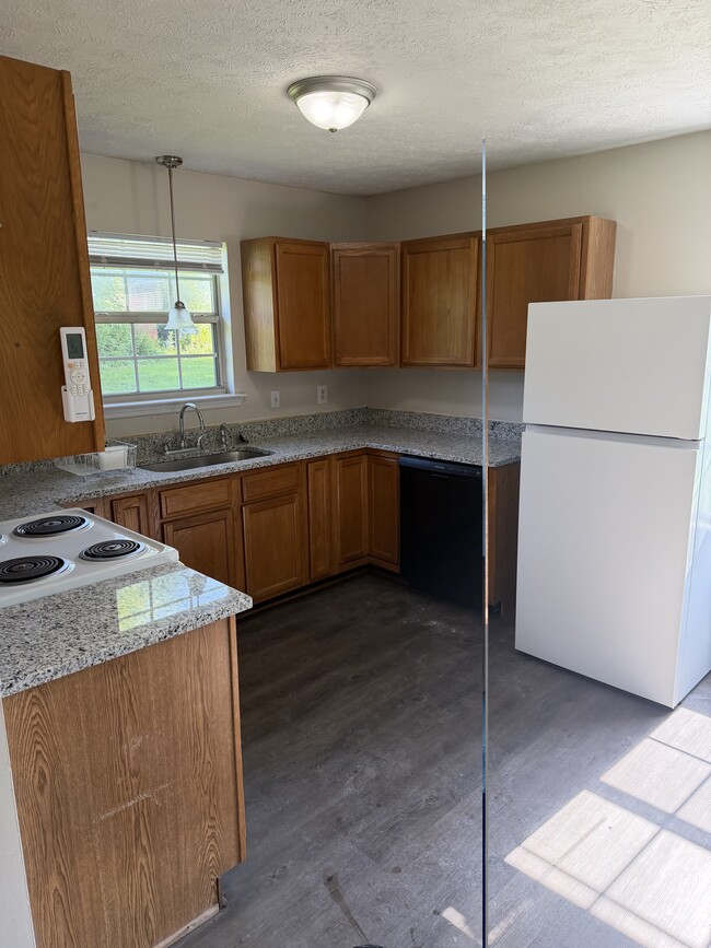 Photo - 7422 Highway 76 E